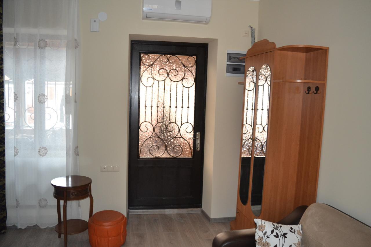 Old Batumi Apartment ภายนอก รูปภาพ